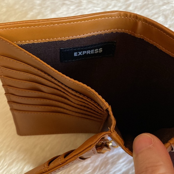 NWOT EXPRESS Tropical 🌴 Floral Wallet w/ lots of compartments! - Picture 7 of 12